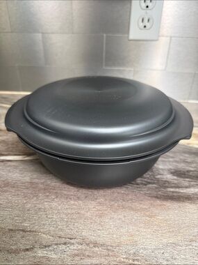 Tupperware Ultra Pro Round Pan With Lid
